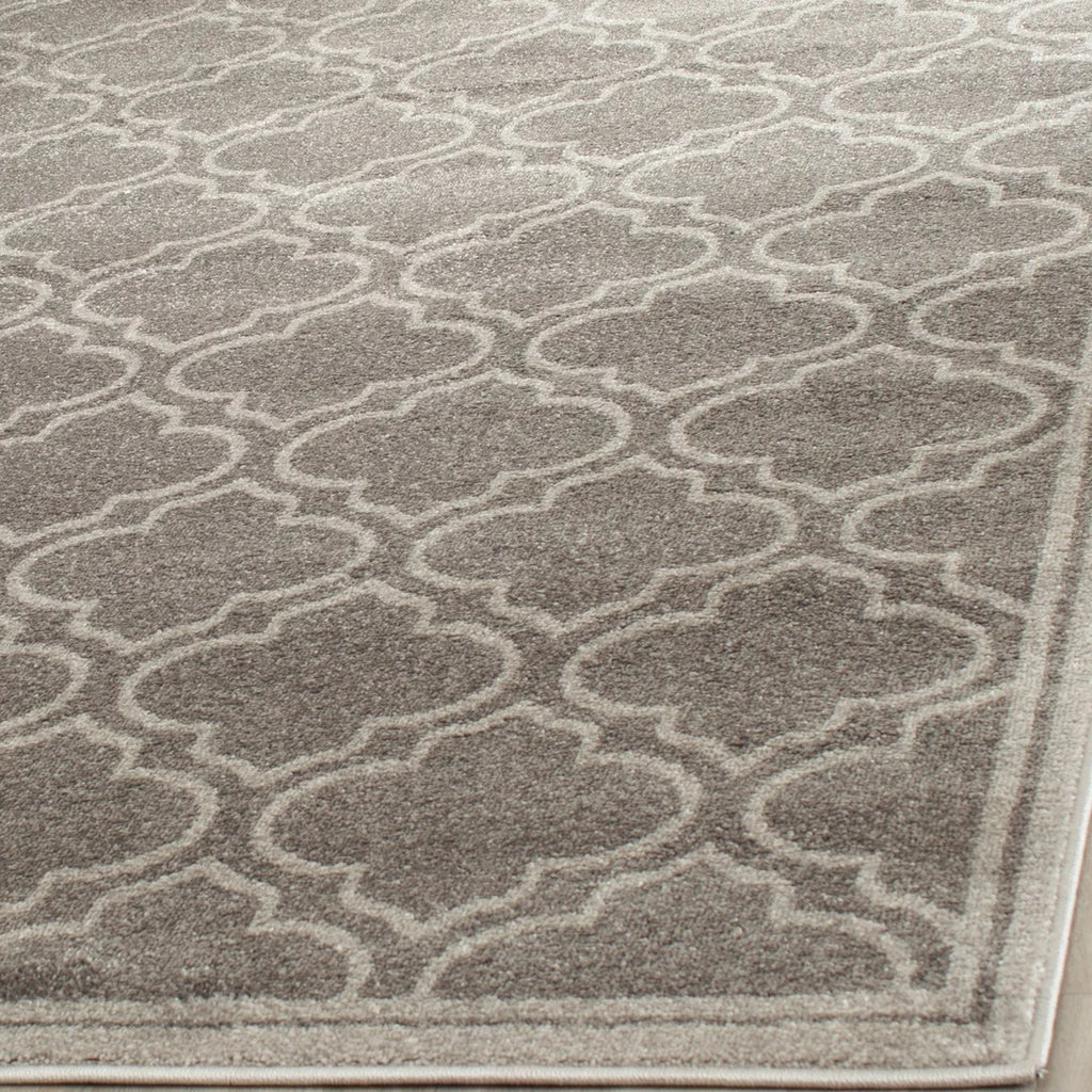 Ivory Light Green Geometric Area Rug 2'6" x 4' O993