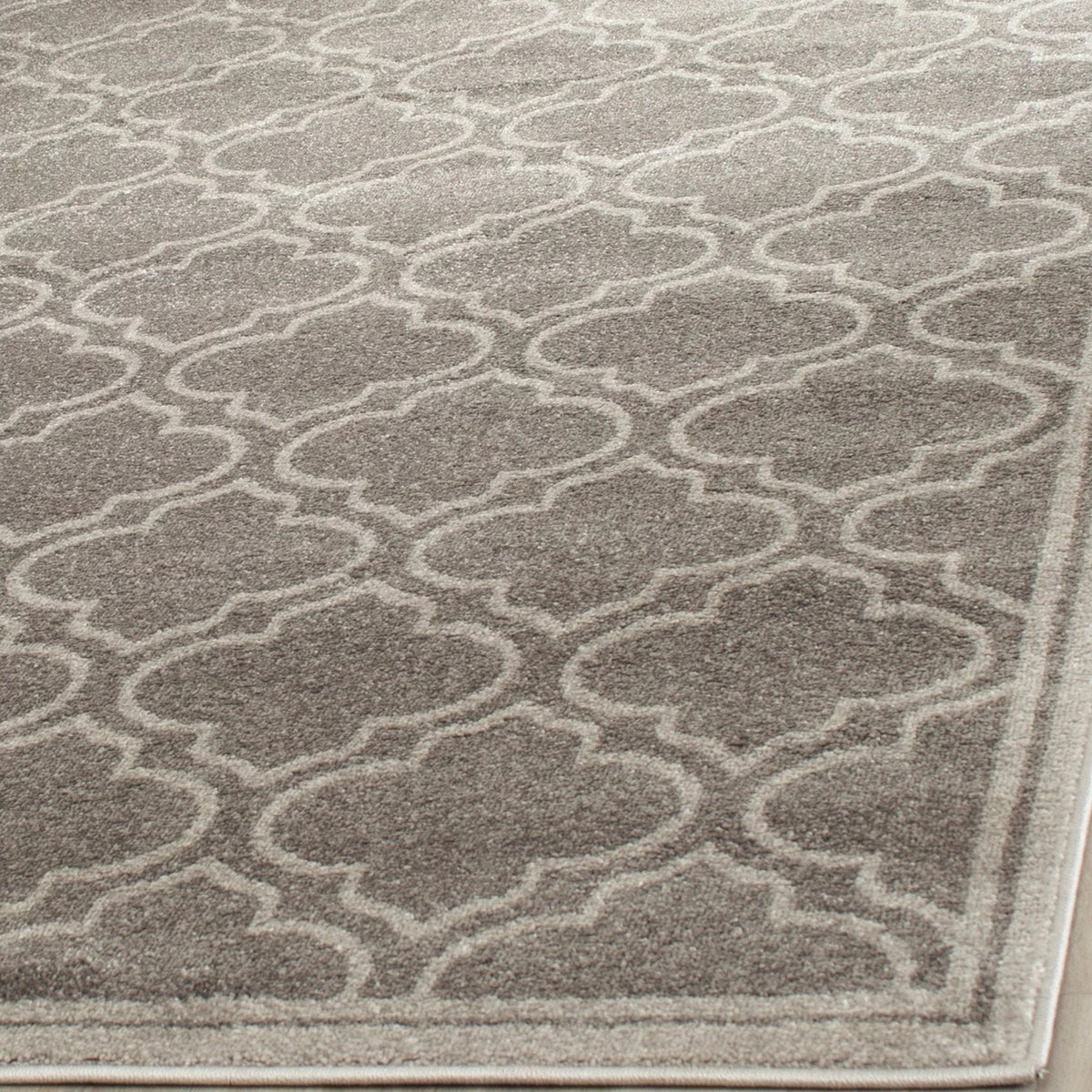 Ivory Light Green Geometric Area Rug 2'6" x 4' O993