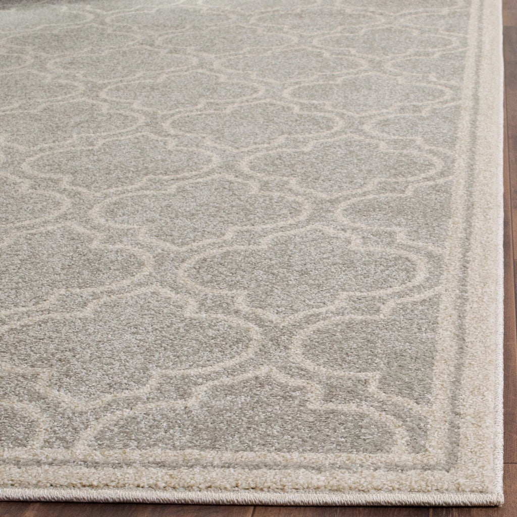 Ivory Light Green Geometric Area Rug 2'6" x 4' O993