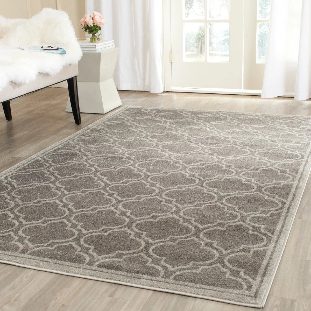 Ivory Light Green Geometric Area Rug 2'6" x 4' O993