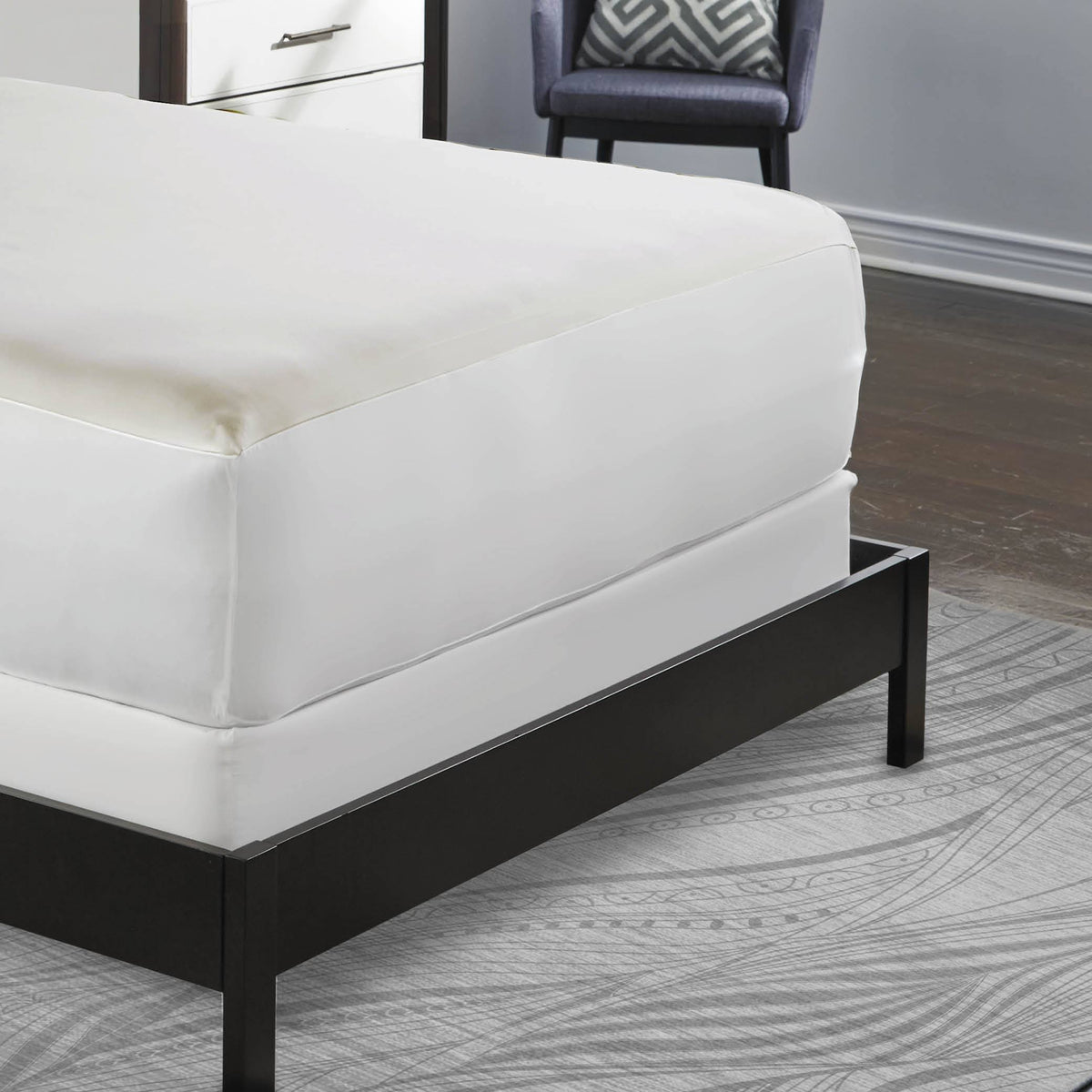 White Twin Mattress Protector G345520
