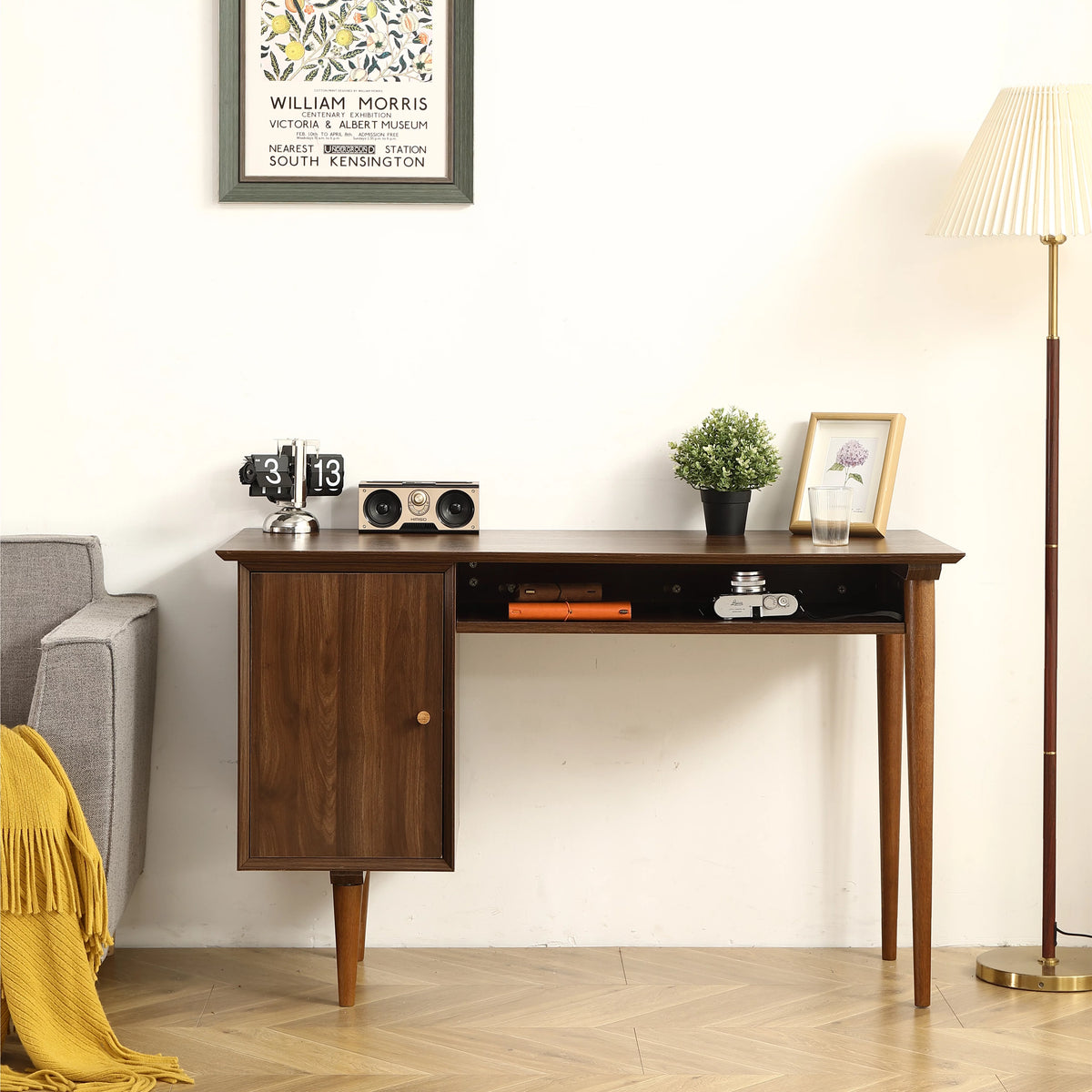 Small Desk with Walnut Finish and Solid Wood Legs P921333