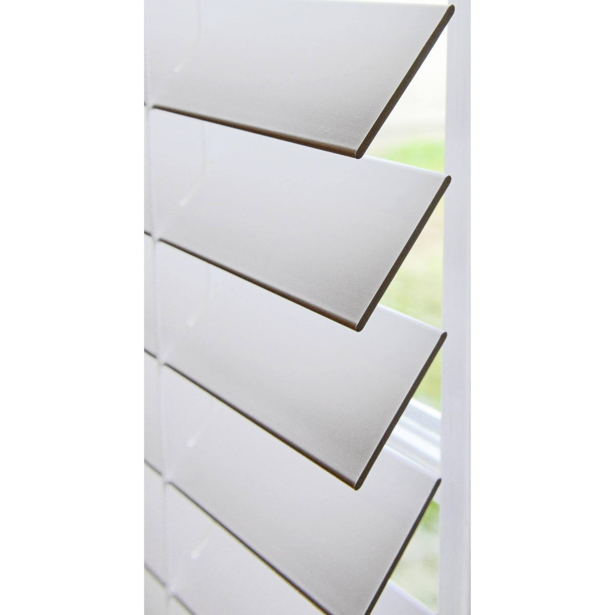 White Cordless Faux Wood Blind B360